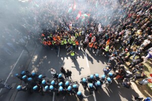 flottille affrontements a la tangenziale de bologne