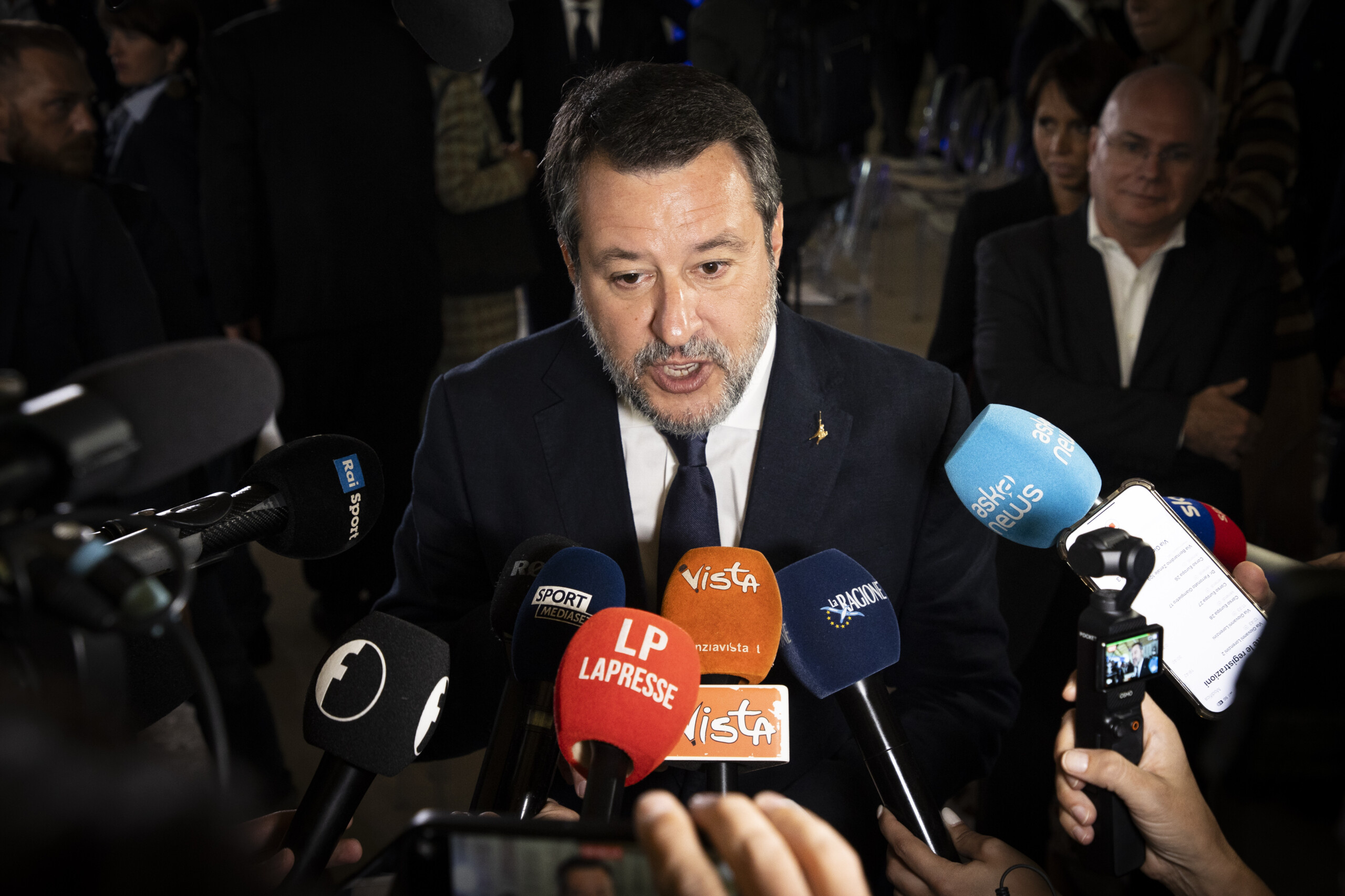 greve pour gaza salvini solidarite avec les policiers blesses les pro pal sont des delinquants scaled