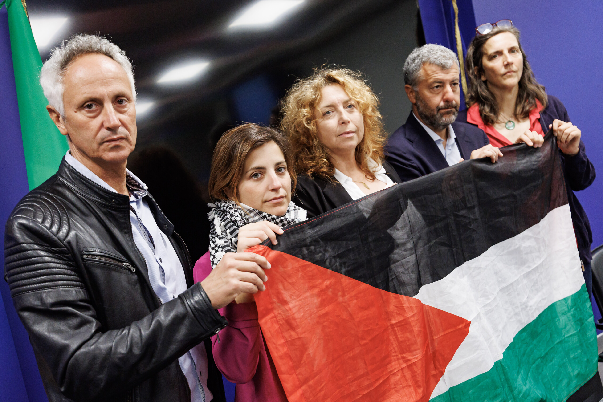 defile a rome scotto la place pour gaza comme un fleuve en crue scaled
