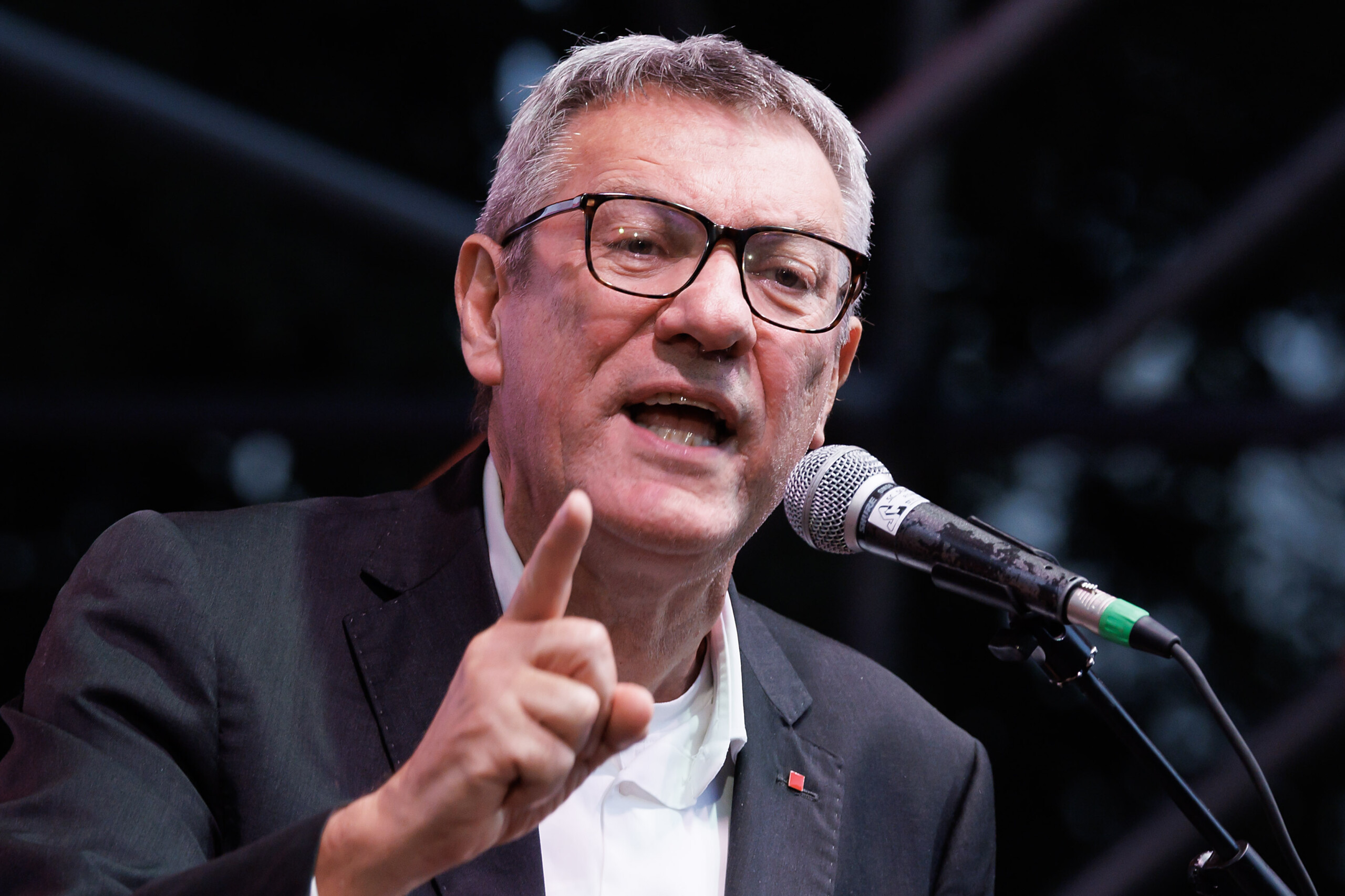 cgil landini la lutte pour la paix le travail et la democratie ne font quun scaled