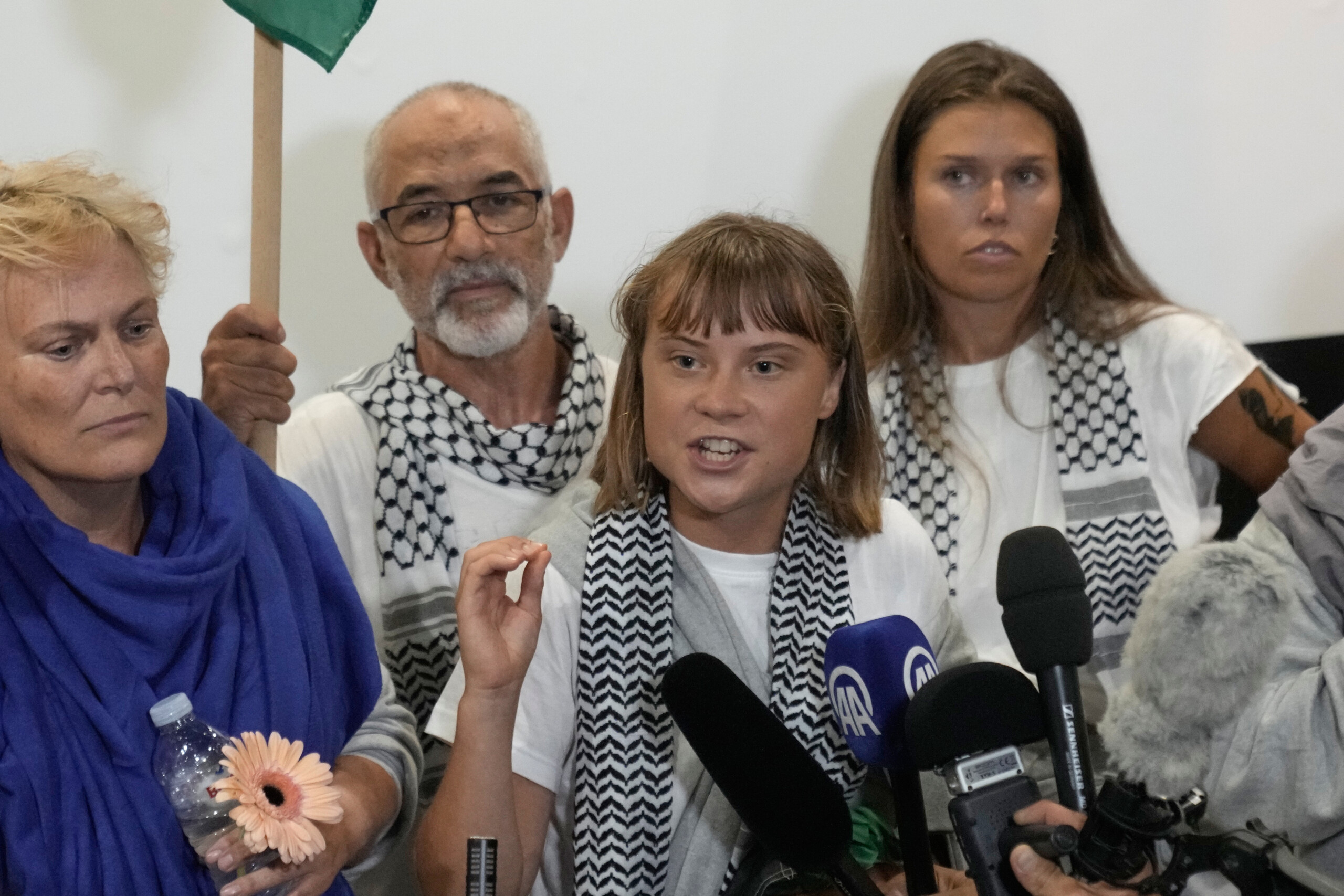 flottille greta thunberg nous sommes maltraites mais nous ne pouvons detourner le regard de gaza scaled