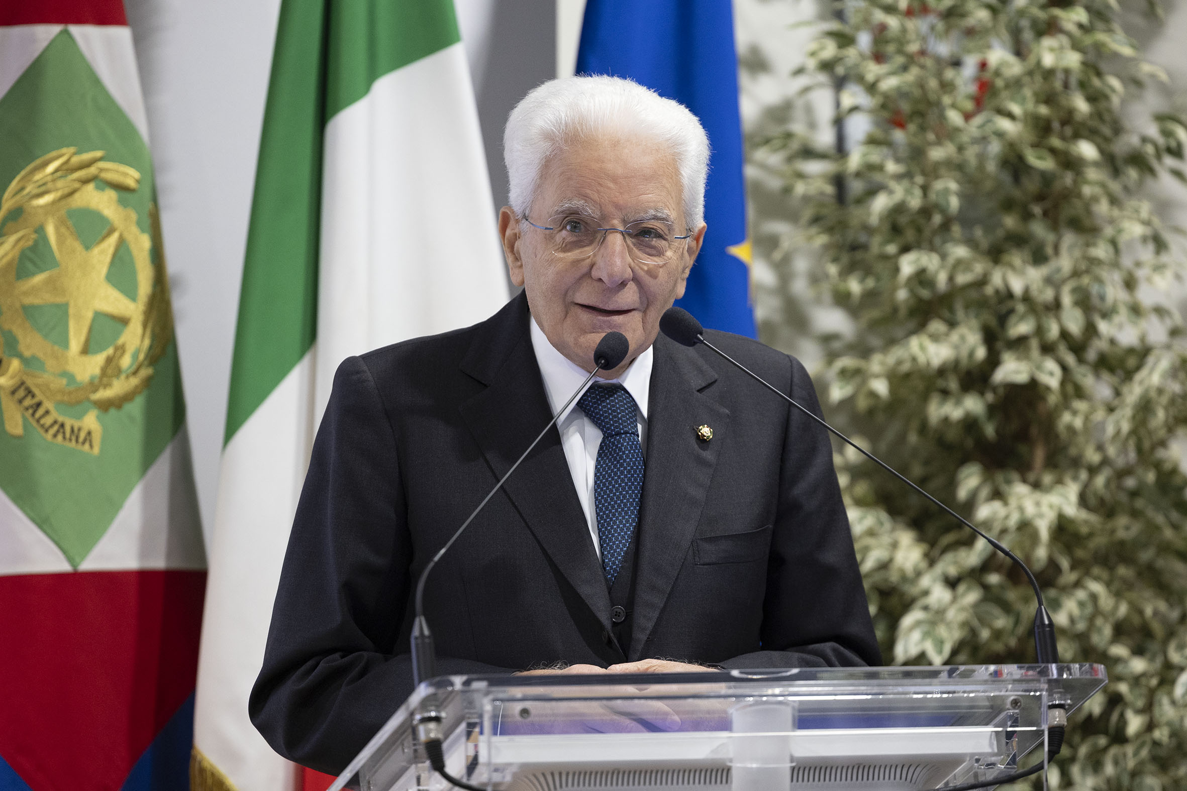 fete de saint francois mattarella promulgue la loi mais ecrit aux chambres aspects critiques