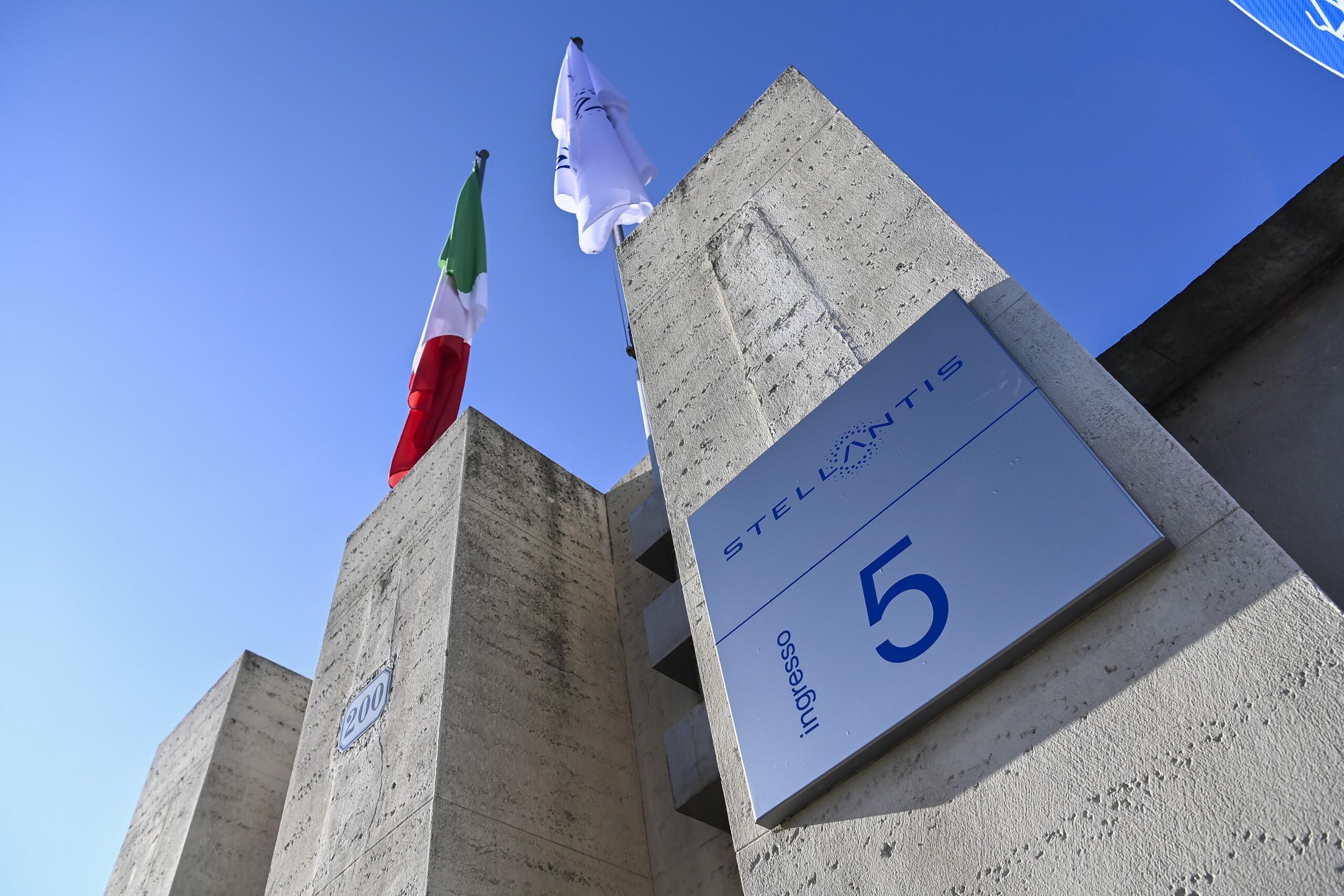 stellantis lentreprise va investir 13 milliards de dollars aux etats unis scaled