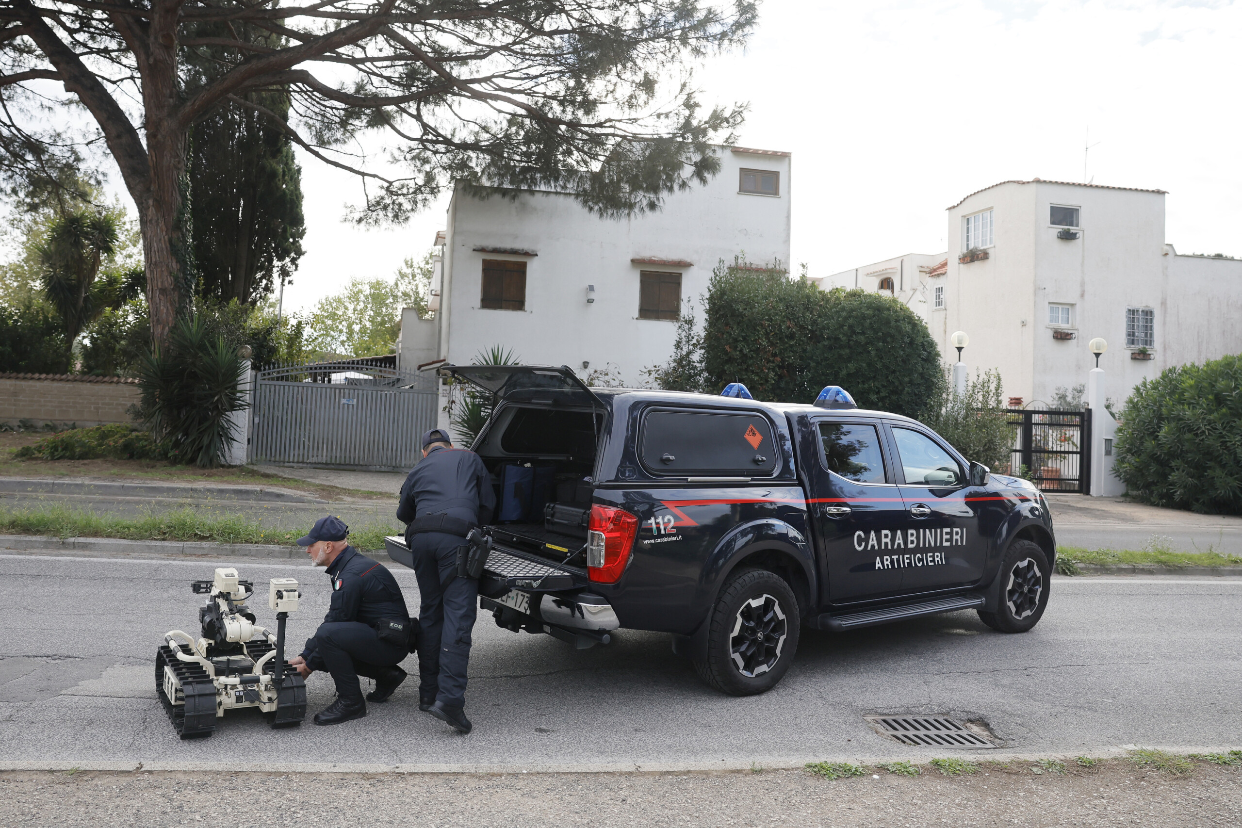 attentat contre ranucci la voiture devant la maison du journaliste avait ete volee a ostia scaled