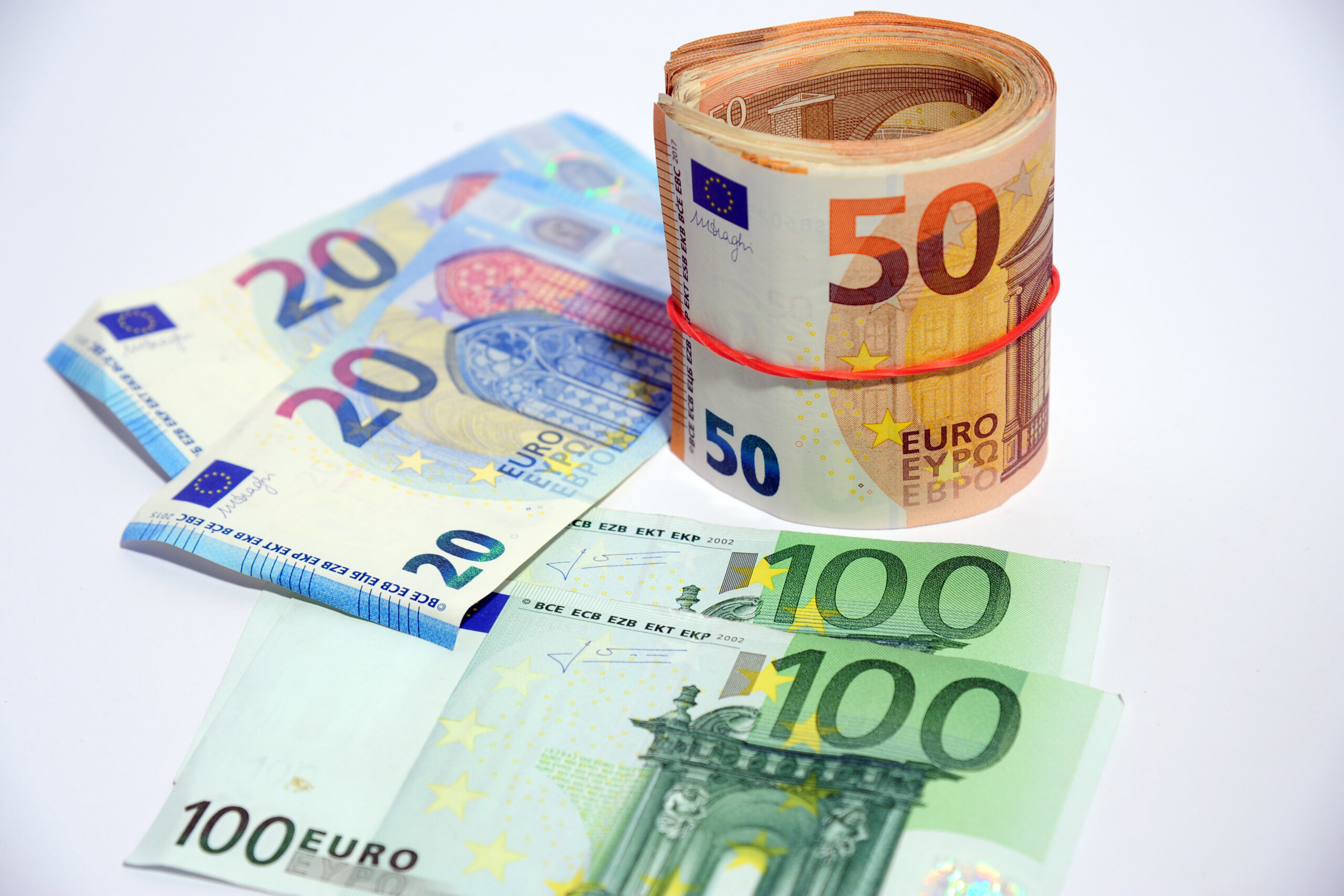 Istat : plus de 217 milliards d’économie souterraine et illégale en 2023 (+7,5 %), 10,2 % du PIB 1 istat plus de 217 milliards deconomie souterraine et illegale en 2023 75 102 du pib scaled