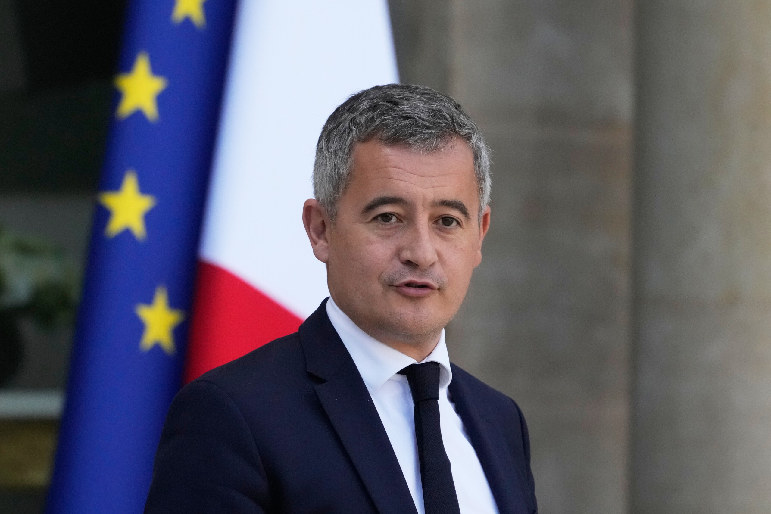 france darmanin nous avons echoue dans laffaire du vol au musee du louvre scaled