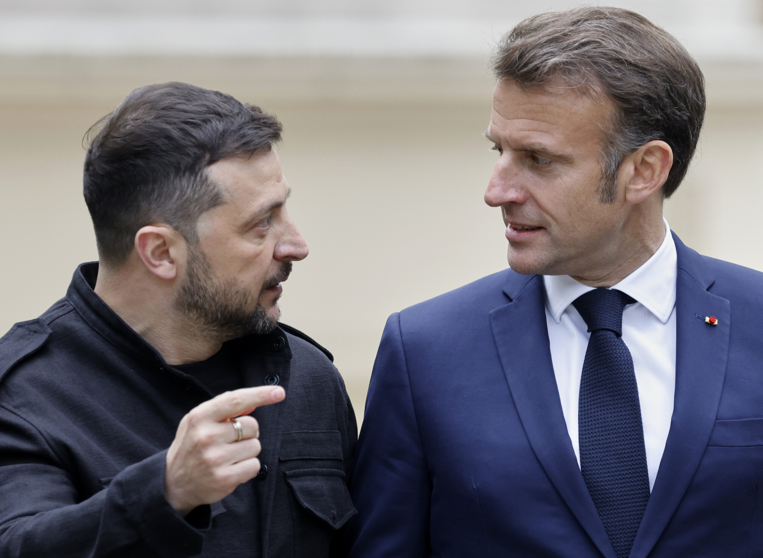 ukraine zelensky ecoute macron exercer une pression juste sur la russie scaled