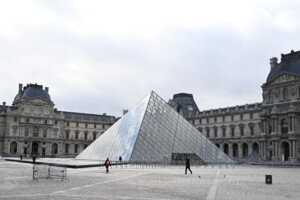 france vol au louvre le musee estime un butin a 88 millions deuros