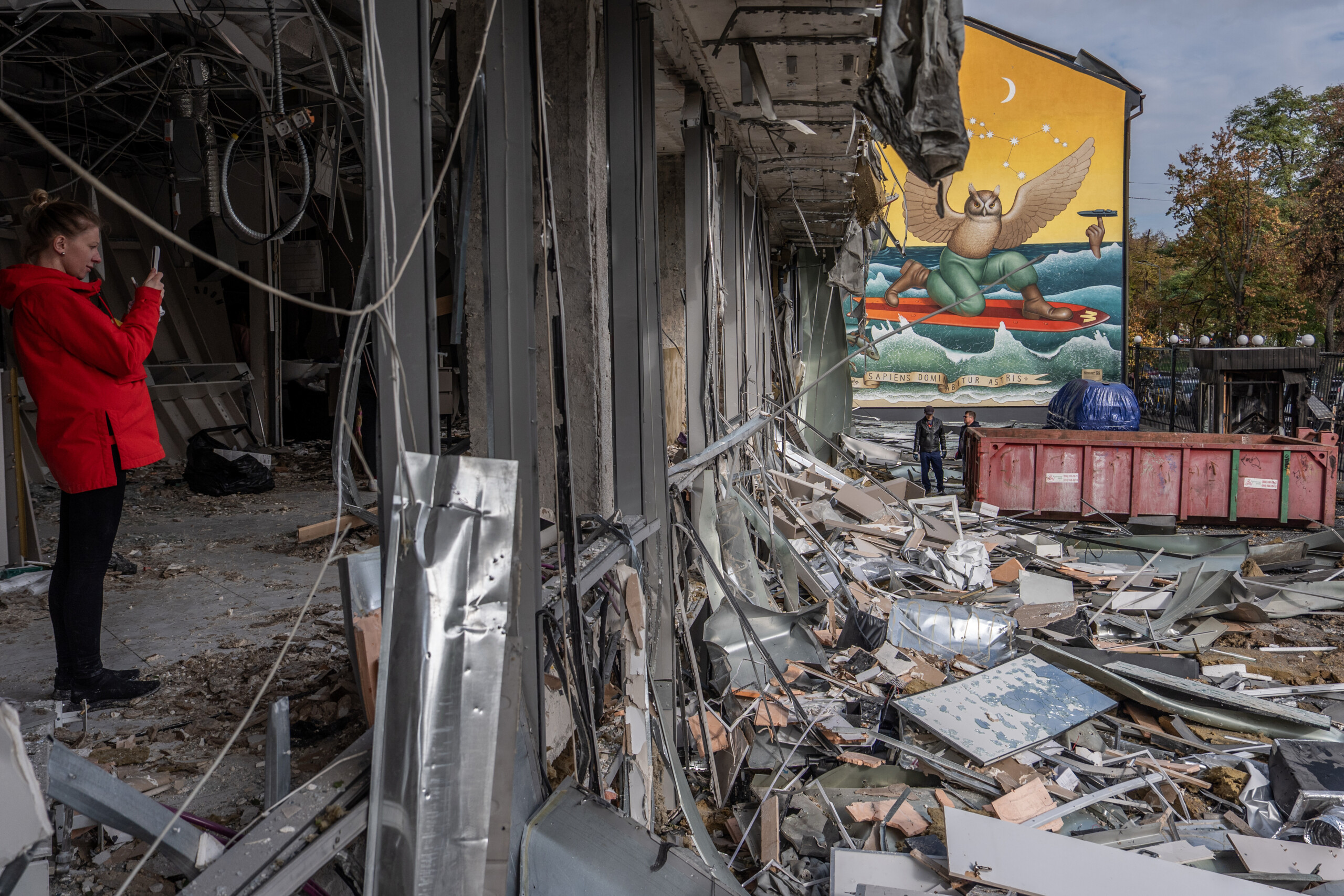 ukraine kiev la russie a frappe un immeuble residentiel a kherson faisant deux morts scaled