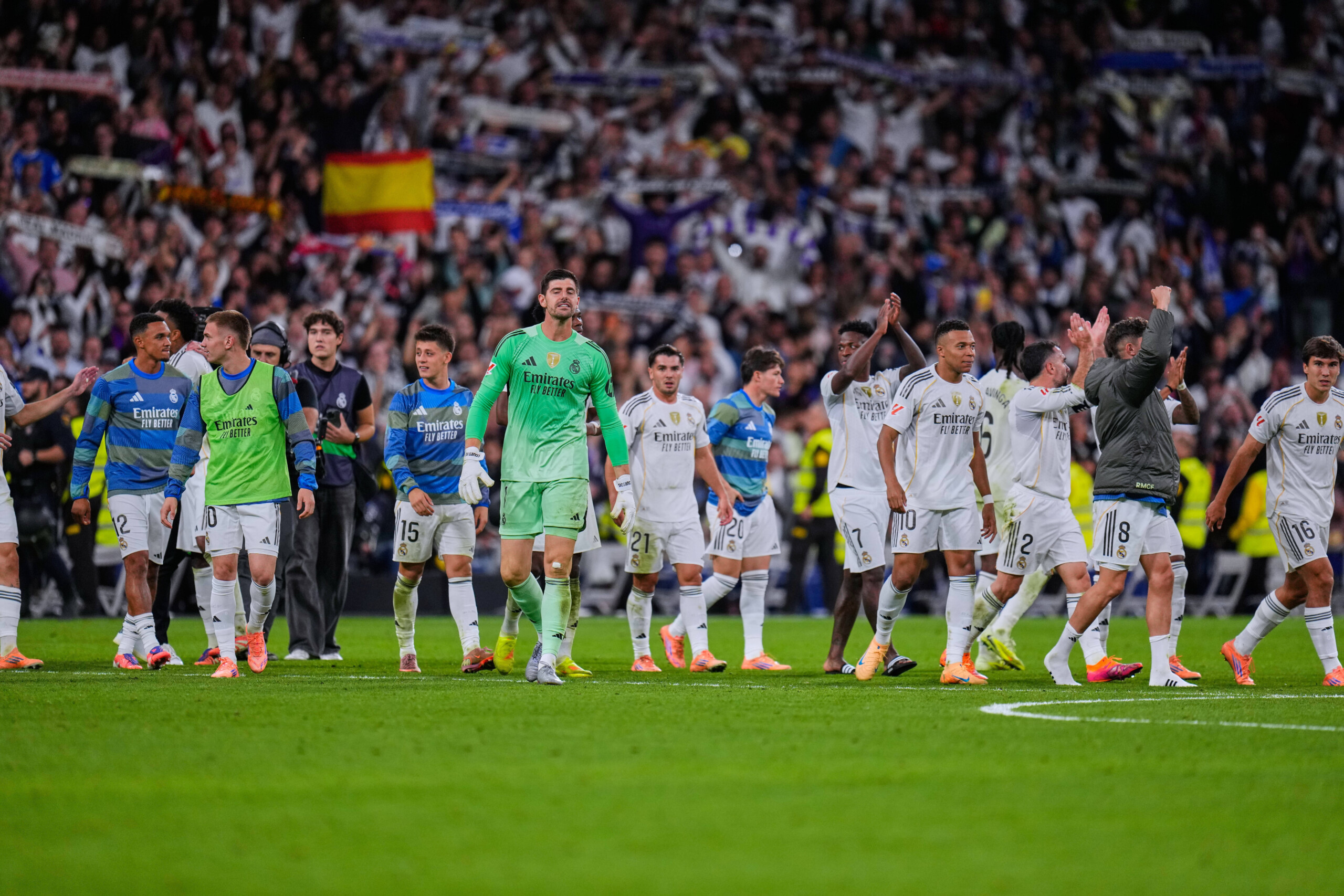 Football : Liga, le Real Madrid remporte le « Clasico » 2-1 et creuse l'écart en tête du classement 1 football liga le real madrid remporte le clasico 2 1 et creuse lecart en tete du classement scaled