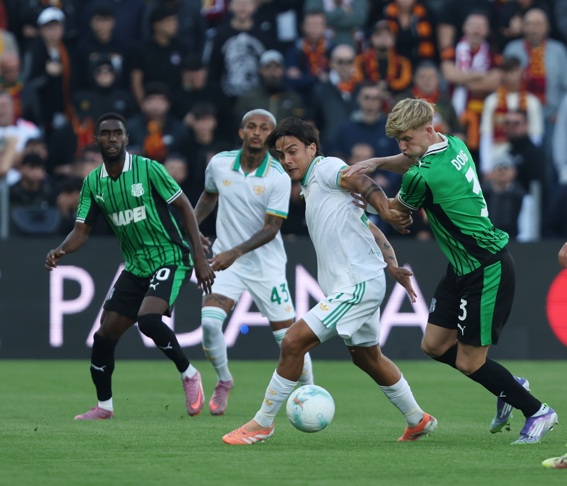 Football : Serie A, Rome bat Sassuolo 1-0 et reprend la tête du classement avec Naples 1 football serie a rome bat sassuolo 1 0 et reprend la tete du classement avec naples
