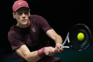 atp paris sinner en quarts cerundolo battu en deux sets