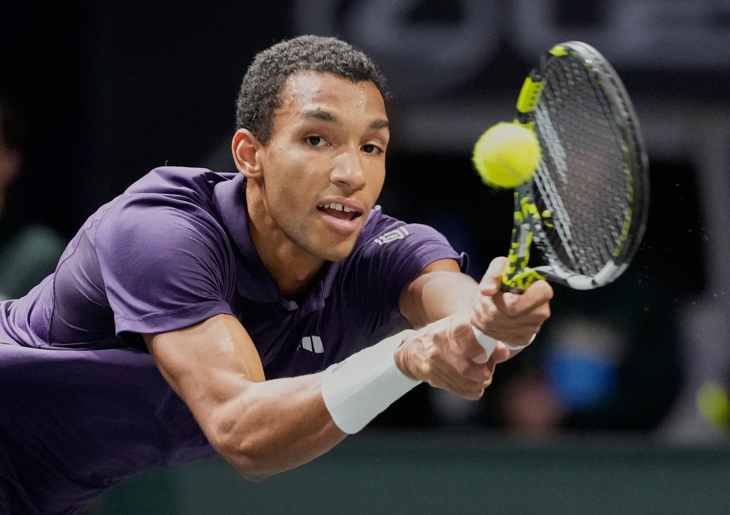 Tennis : ATP Paris, Auger-Aliassime en quarts, Altmaier battu en trois sets 1 tennis atp paris auger aliassime en quarts altmaier battu en trois sets scaled