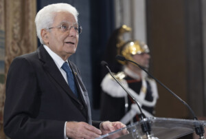 naples mattarella a pisani profondement attriste par la mort de lagent
