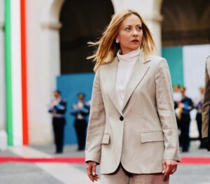 naples meloni attristee par la mort dun policier dans un accident