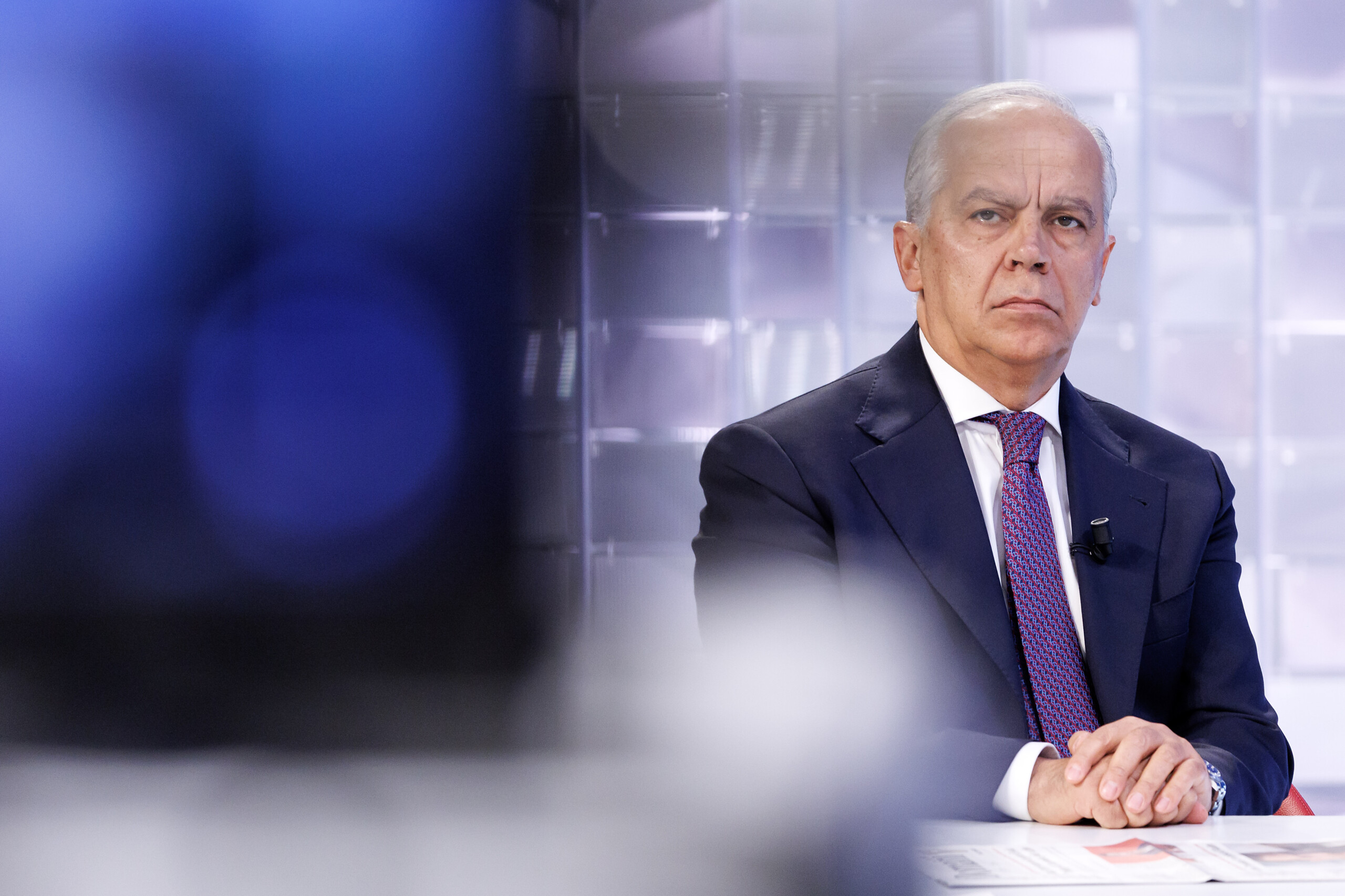 naples piantedosi profondement attriste par la mort dun policier scaled