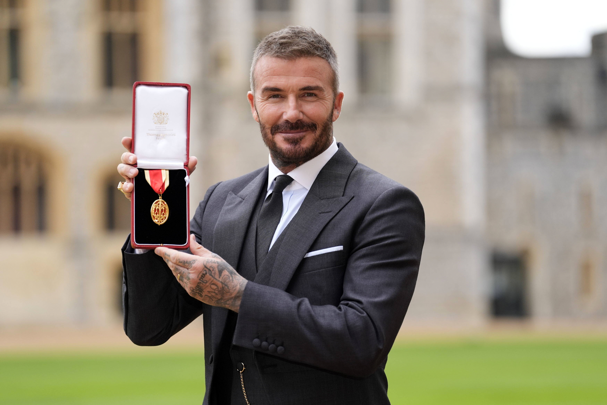 David Beckham devient « sir », cérémonie avec le roi Charles à Windsor 1 david beckham devient sir ceremonie avec le roi charles a windsor