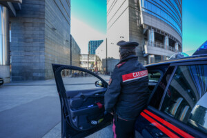 milan une femme de 43 ans poignardee un homme de 59 ans avoue lagression