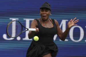 tennis a 45 ans venus williams sur le court du tournoi wta dauckland
