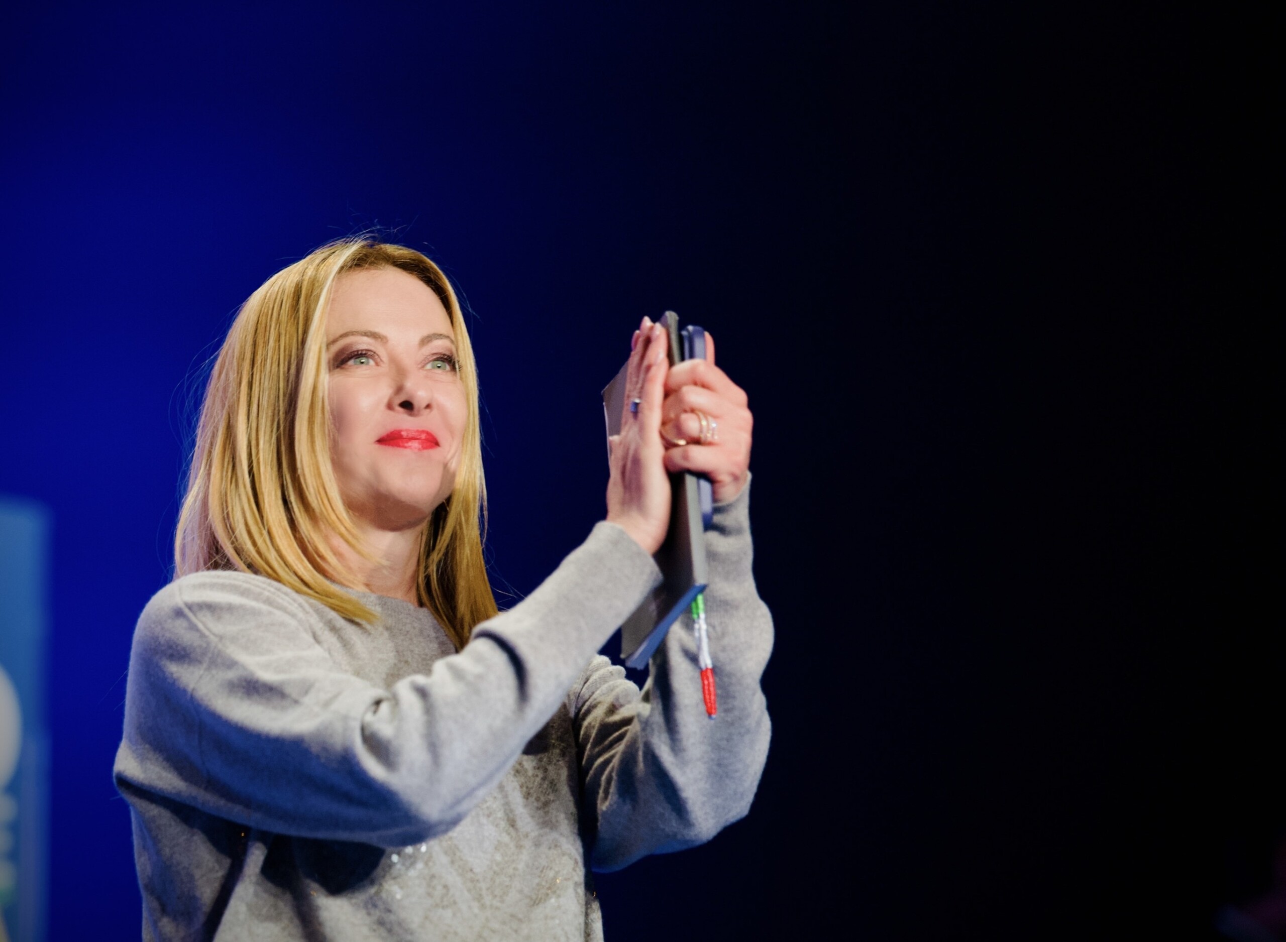 manoeuvre meloni a lassemblee de lanci premiere loi de finances sans coupes pour les collectivites locales scaled