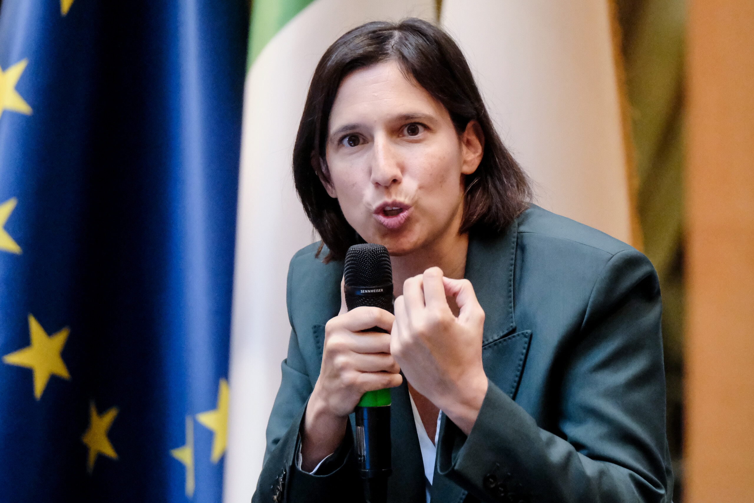 Manœuvre, Schlein : « Meloni se moque des maires, le gouvernement multiplie les coupes » 1 manoeuvre schlein meloni se moque des maires le gouvernement multiplie les coupes scaled