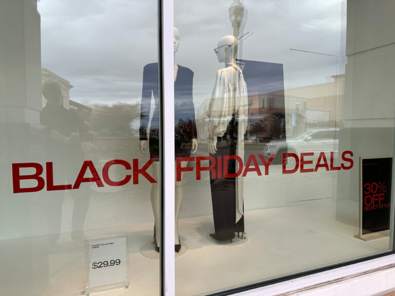 black friday les italiens en tete des depenses devant la france et lespagne