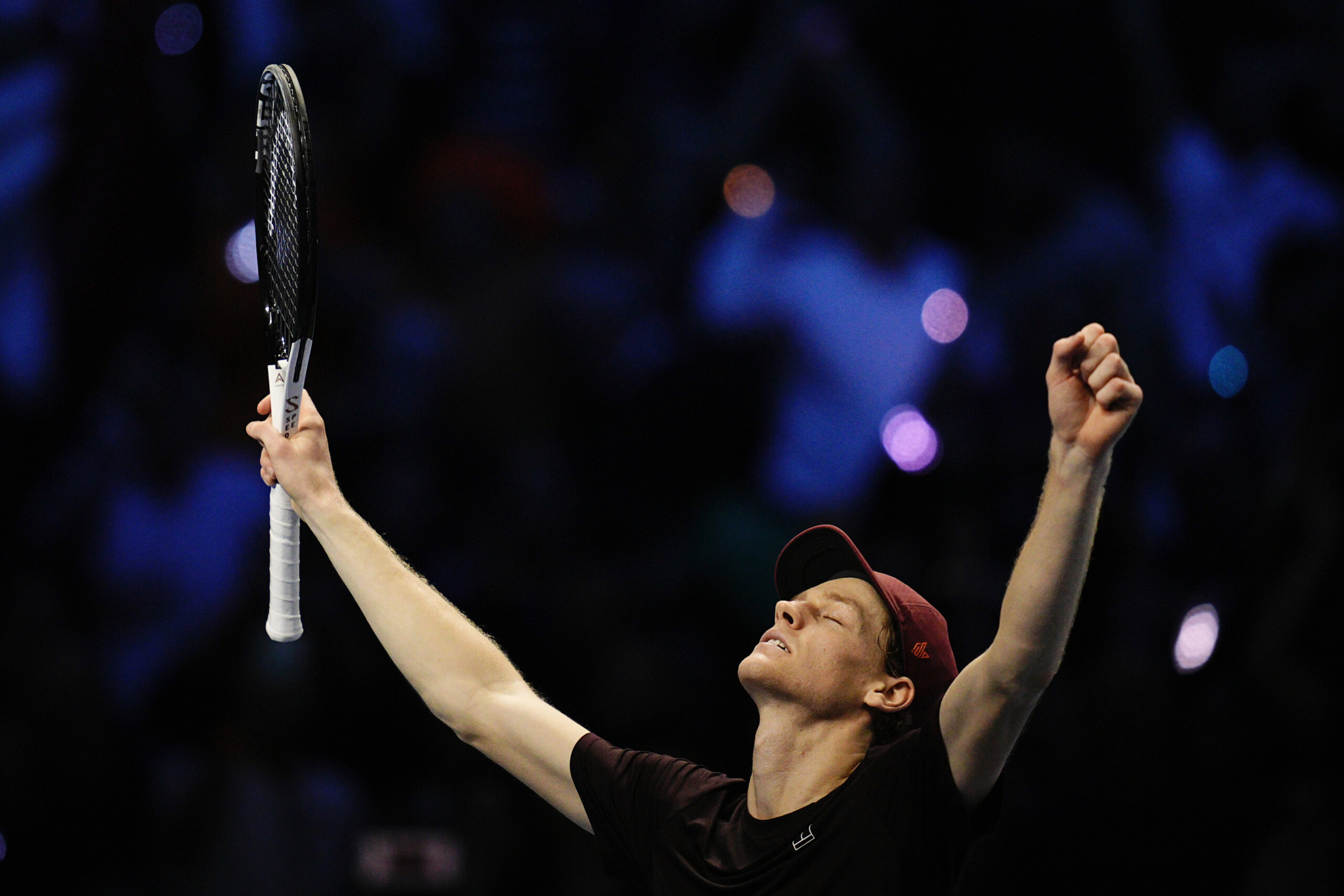 atp finals sinner triomphe en finale alcaraz battu en deux sets scaled