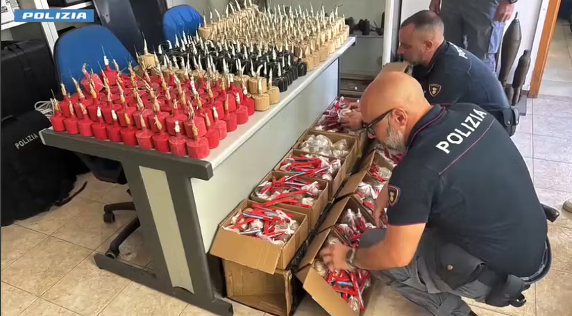 Catane, saisie de 1 500 engins explosifs envoyés par courrier 1 catane saisie de 1 500 engins explosifs envoyes par courrier