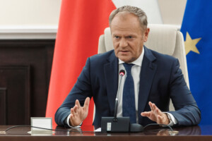 pologne tusk les responsables du sabotage sont deux ukrainiens qui travaillaient pour la russie