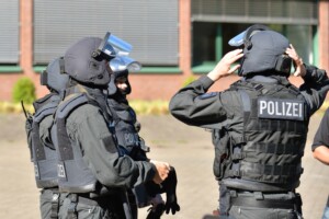 allemagne la bundeswehr organise un exercice nocturne dans le metro de berlin