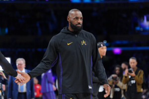 nba debut record pour lebron james qui entame sa 23e saison