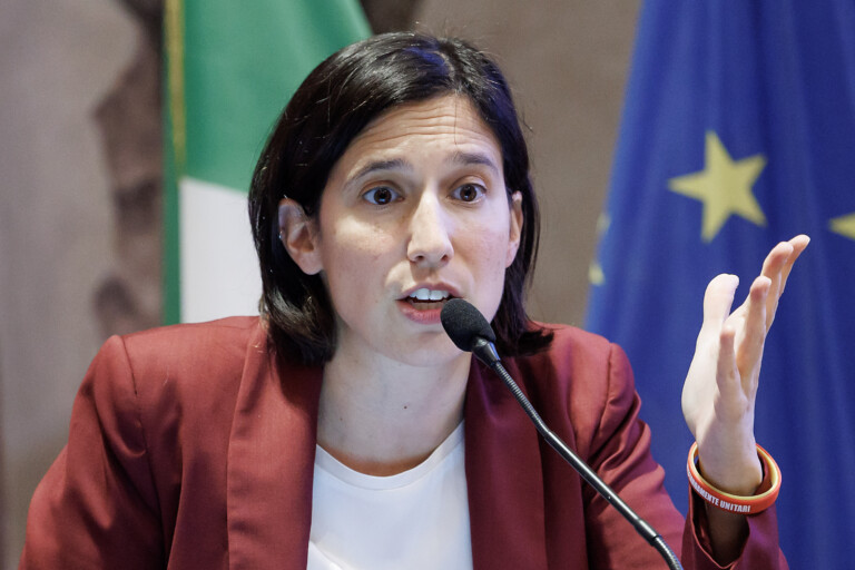 ex ilva schlein catastrophe sociale urso doit se retirer et meloni doit intervenir