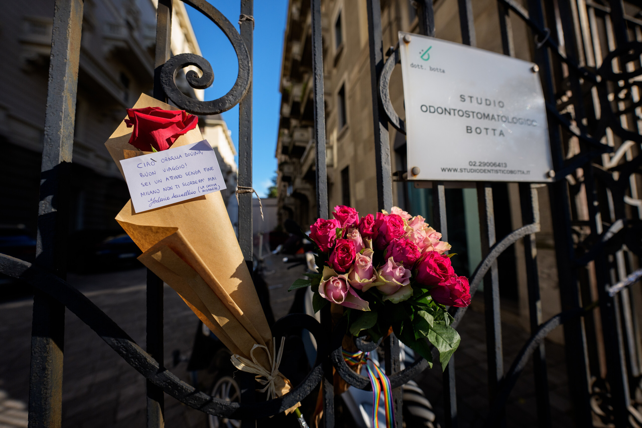 vanoni deuil municipal a milan a loccasion des funerailles scaled