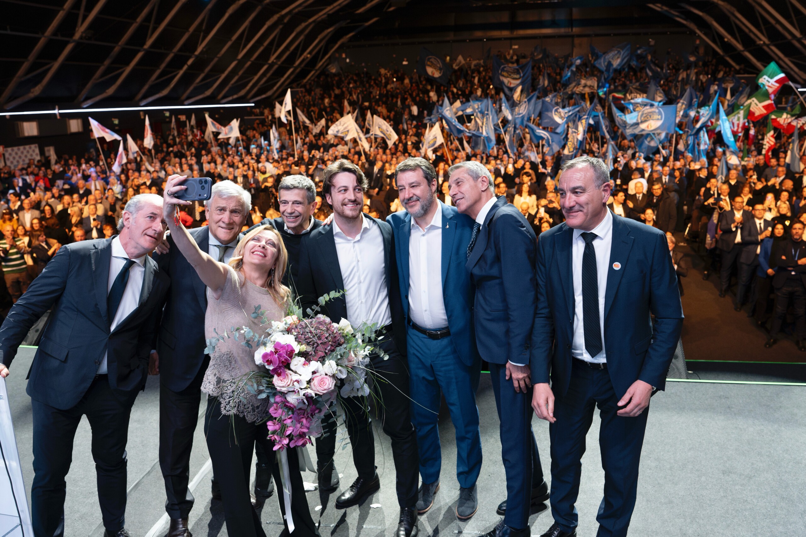 Vénétie, Stefani : « Merci à Zaia et aux dirigeants du centre-droit, une campagne au milieu des gens » 1 venetie stefani merci a zaia et aux dirigeants du centre droit une campagne au milieu des gens scaled