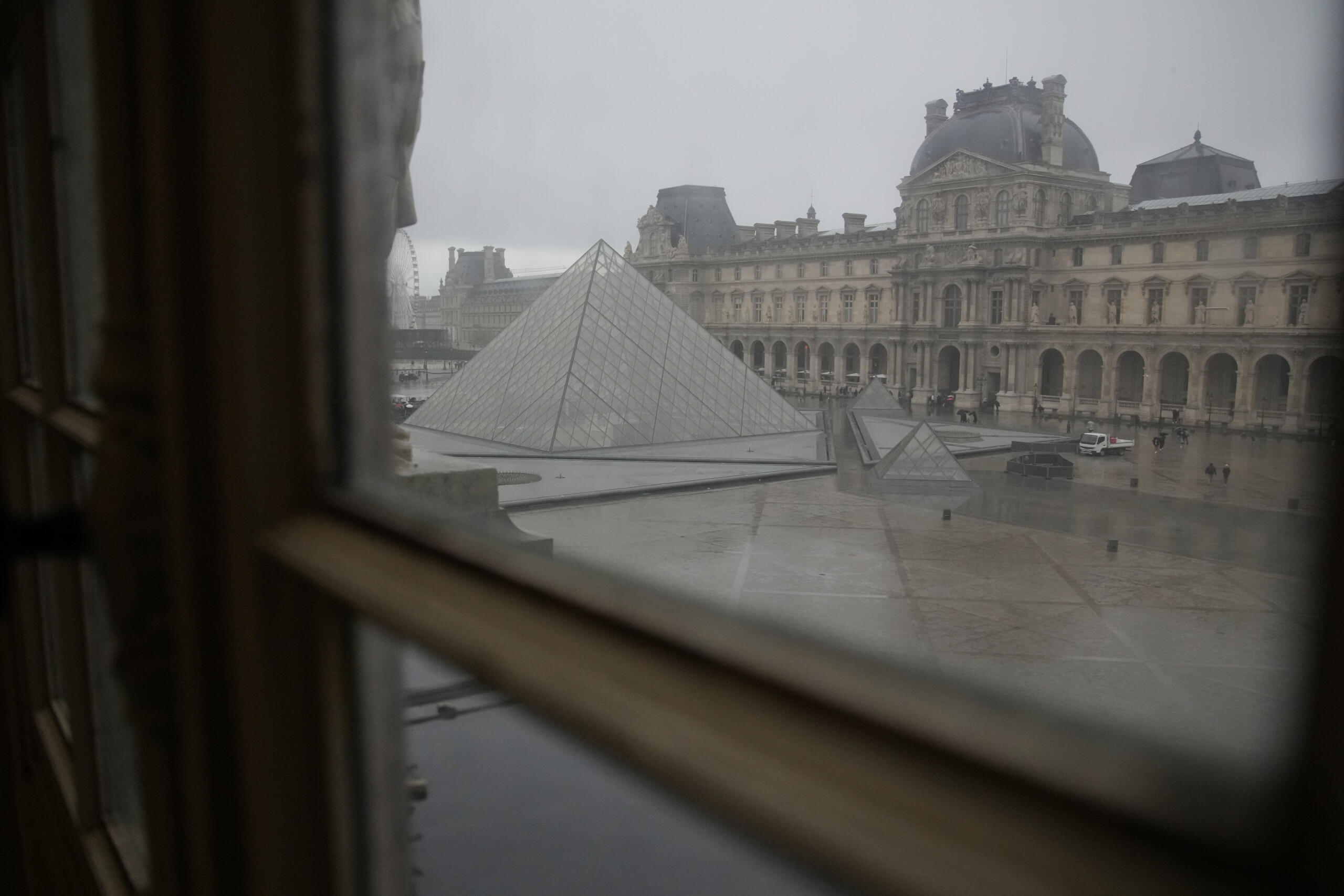 france louvre theft fourth gang member arrested along with three other suspects scaled