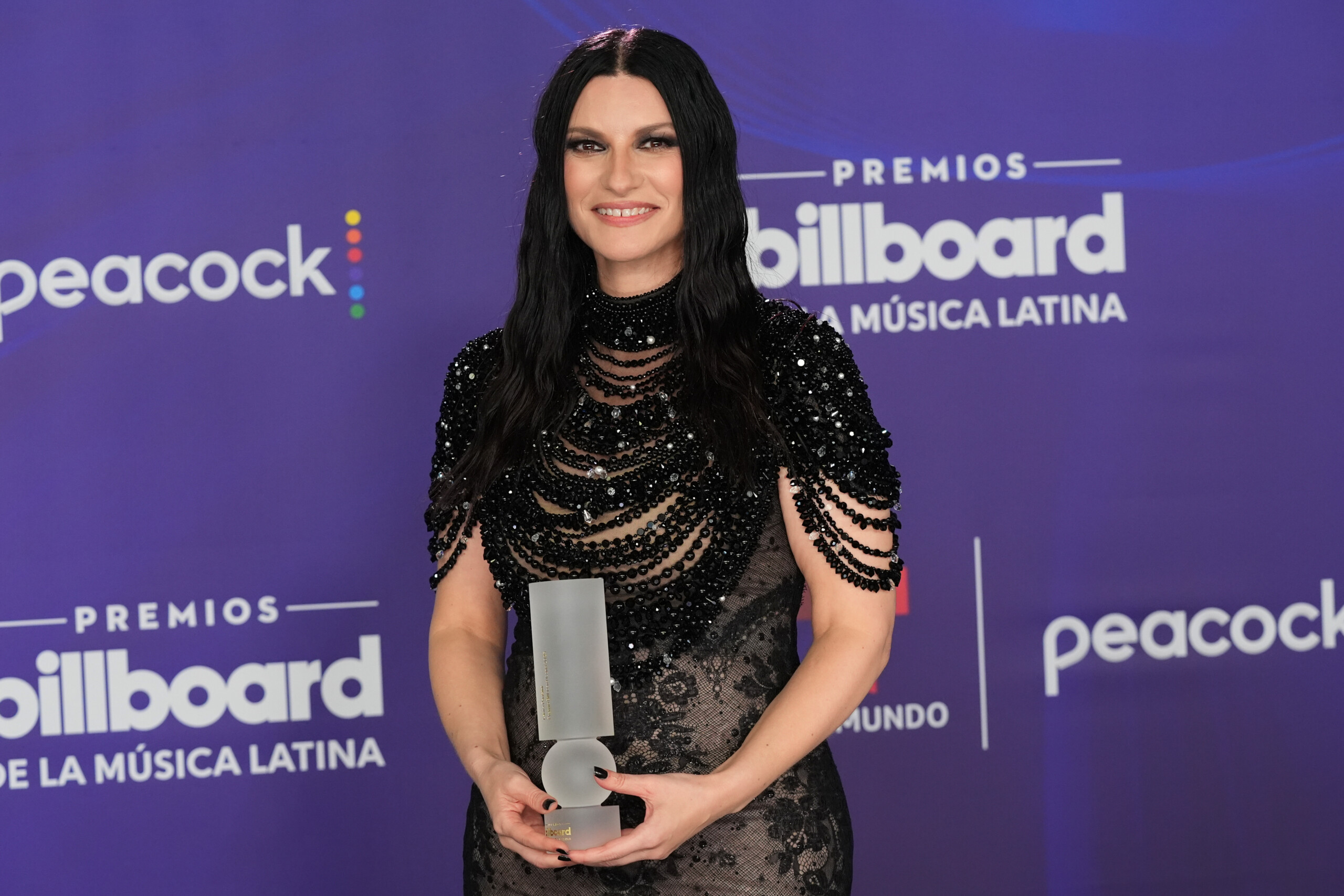 musique laura pausini annonce de nouvelles dates pour sa tournee io canto world tour 26 27 scaled