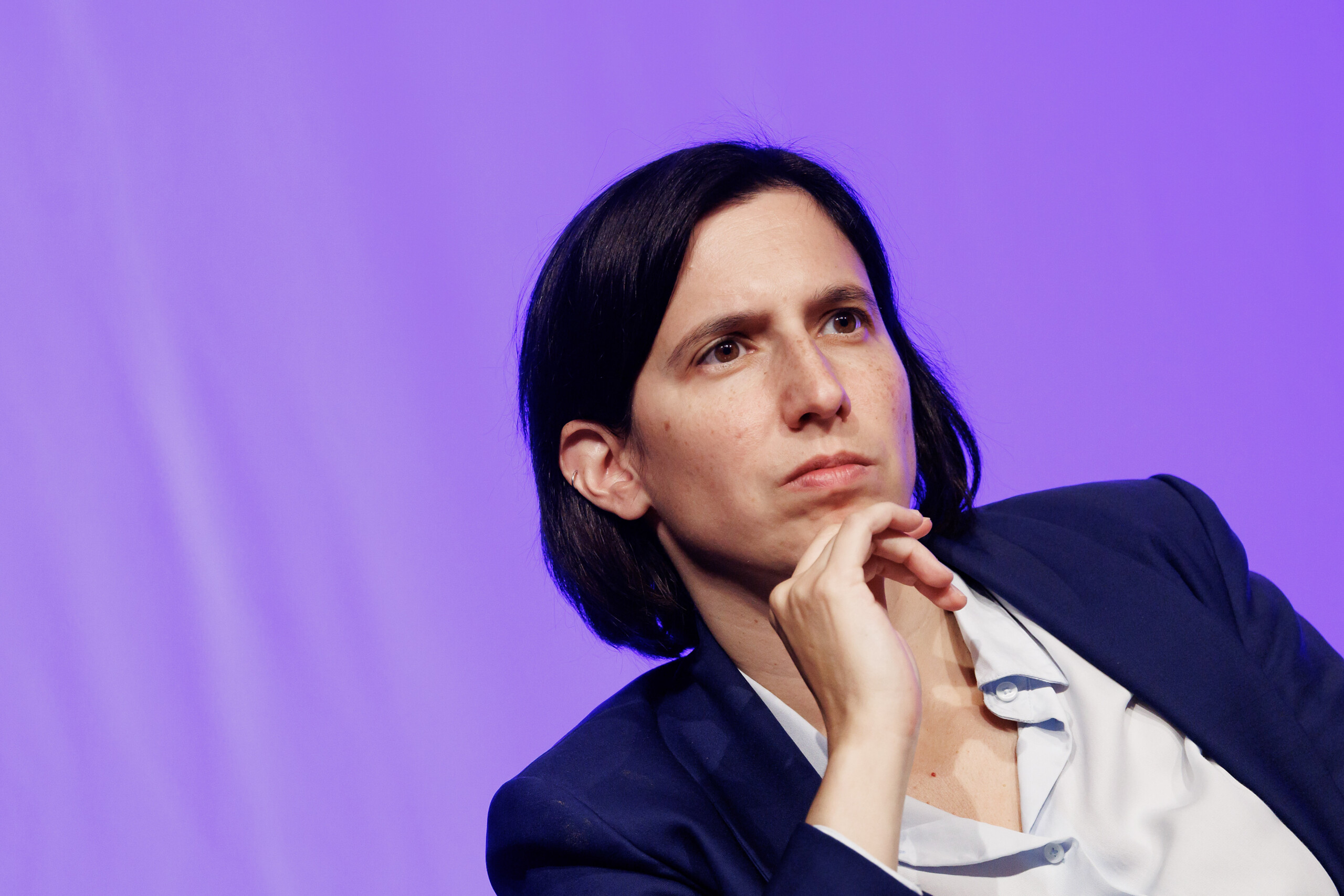 pd schlein ni parti personnel ni caserne le debat est notre force scaled