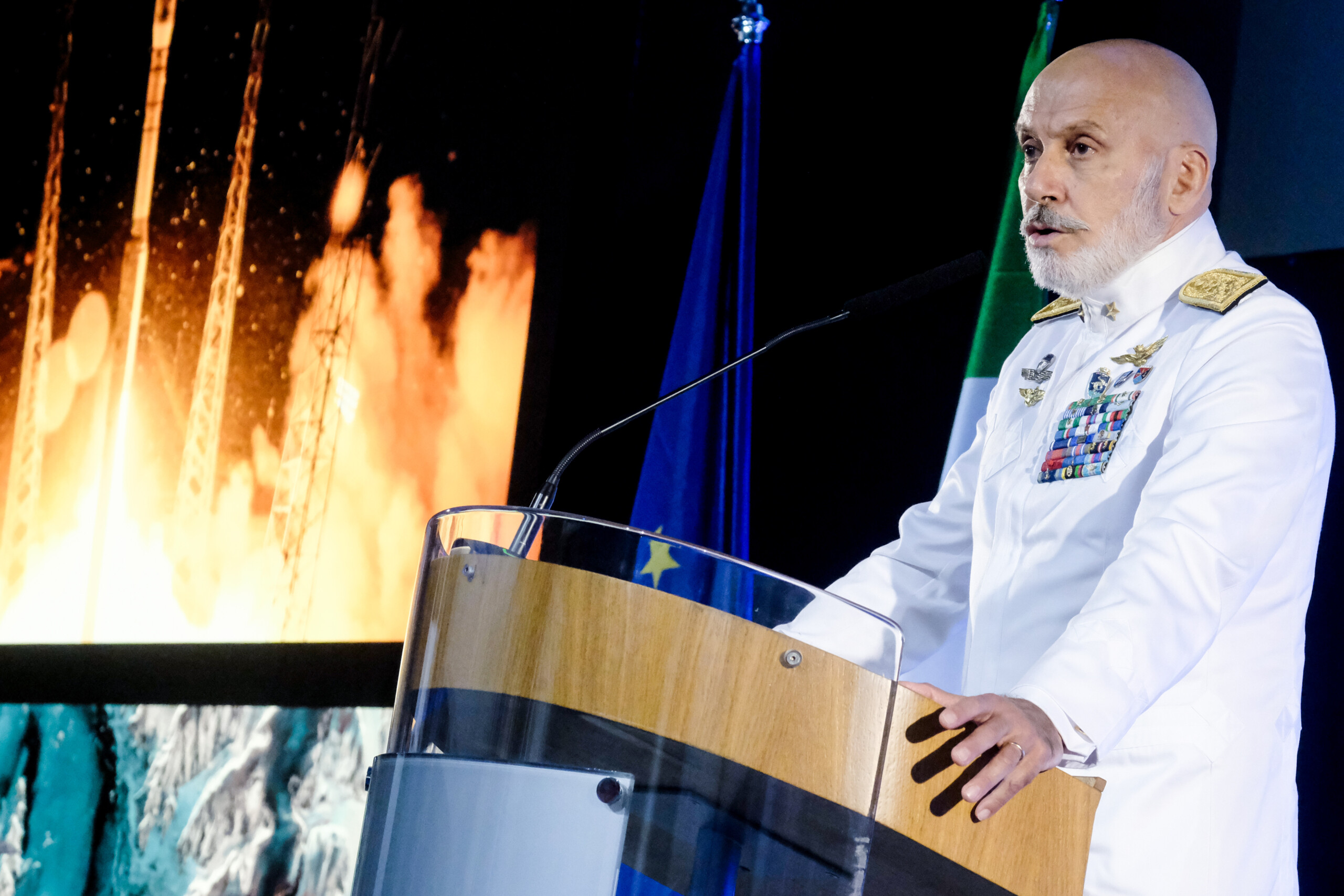 Ukraine, Cavo Dragone : « L’OTAN envisage une frappe préventive contre la Russie » 1 ukraine cavo dragone lotan envisage une frappe preventive contre la russie scaled