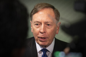 ukraine petraeus kiev a besoin dargent et darmes