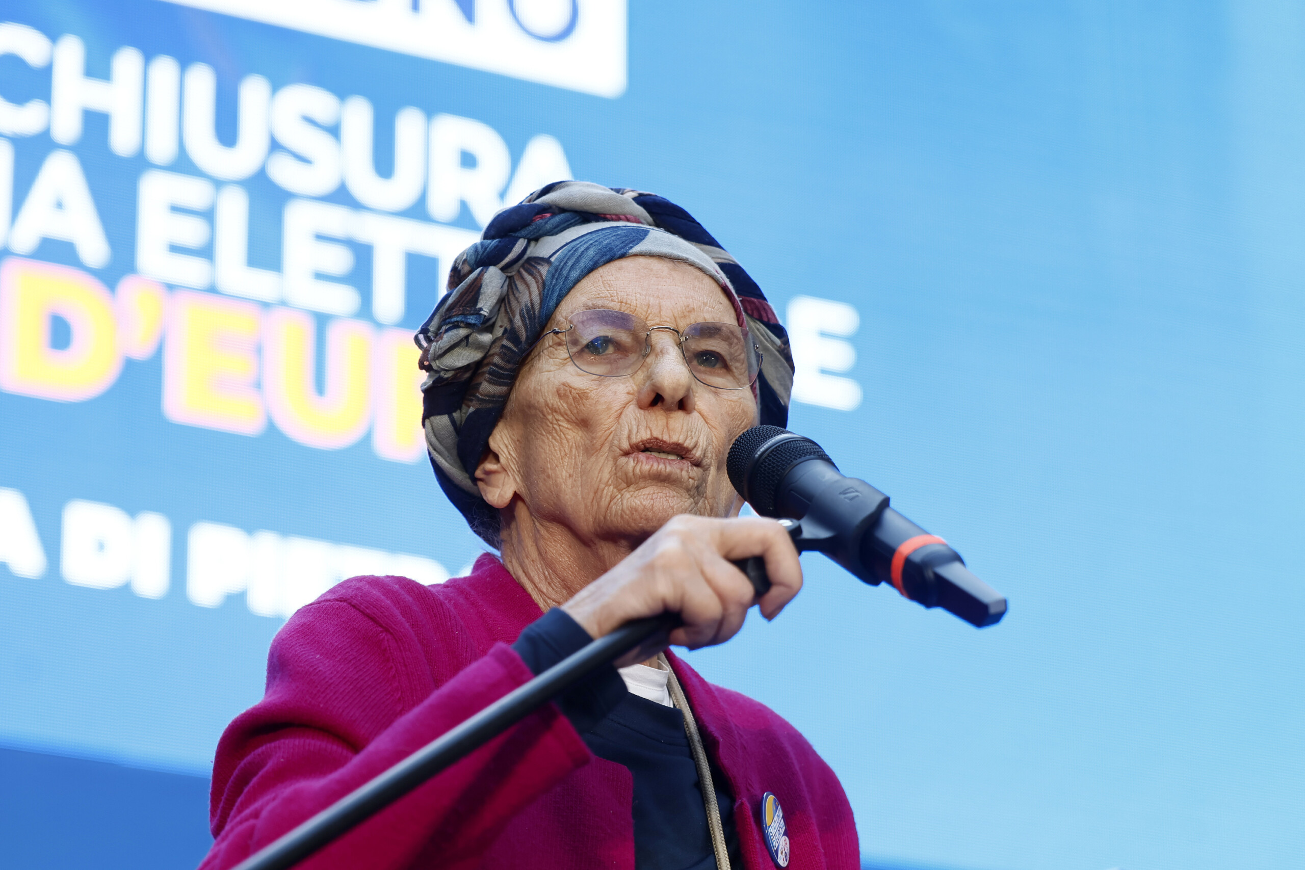 europa bonino sort de lhopital elle est chez elle scaled