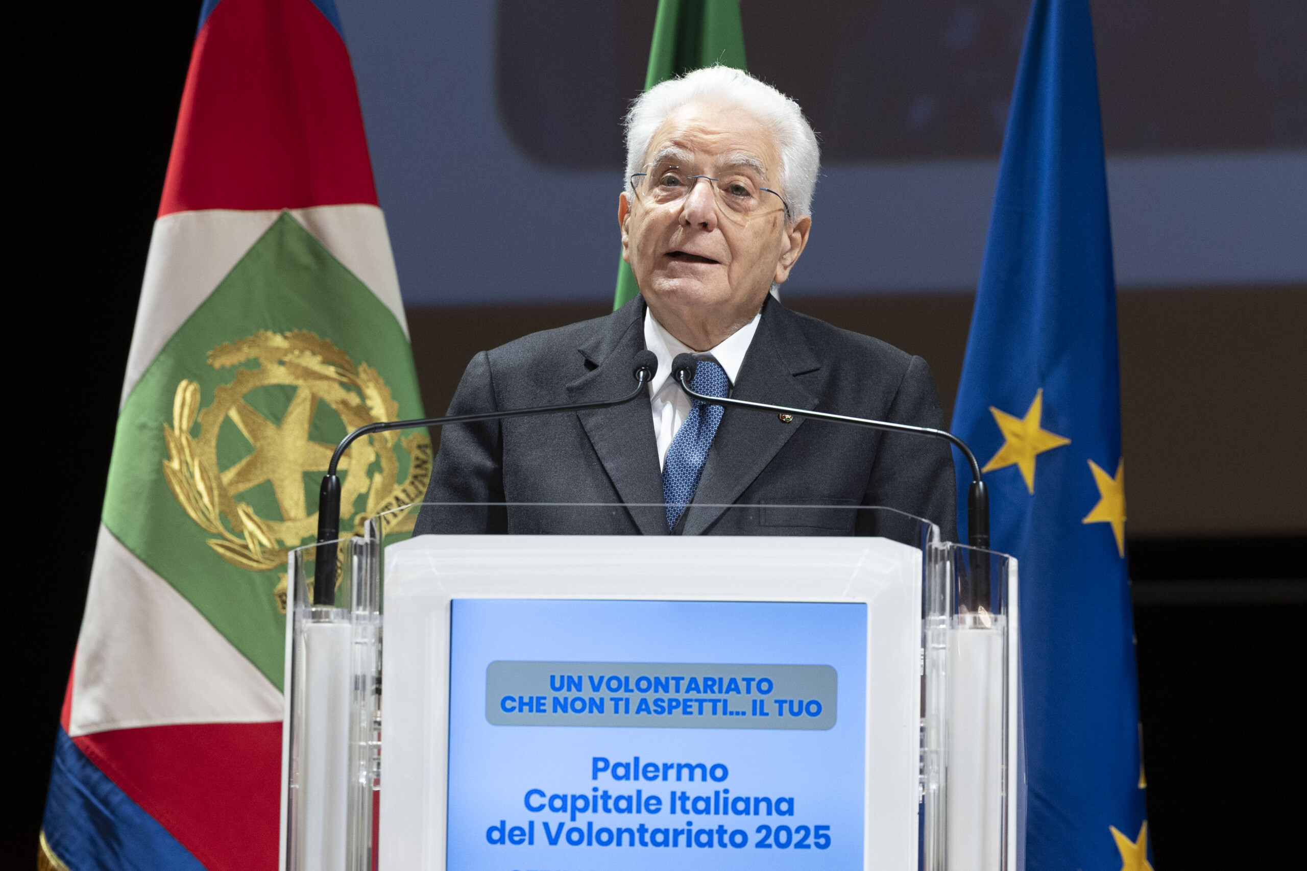 travail mattarella les salaires et les revenus doivent etre en accord avec les attentes de la constitution scaled