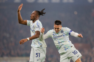 football serie a genoa 1 2 inter les nerazzurri premiers au classement