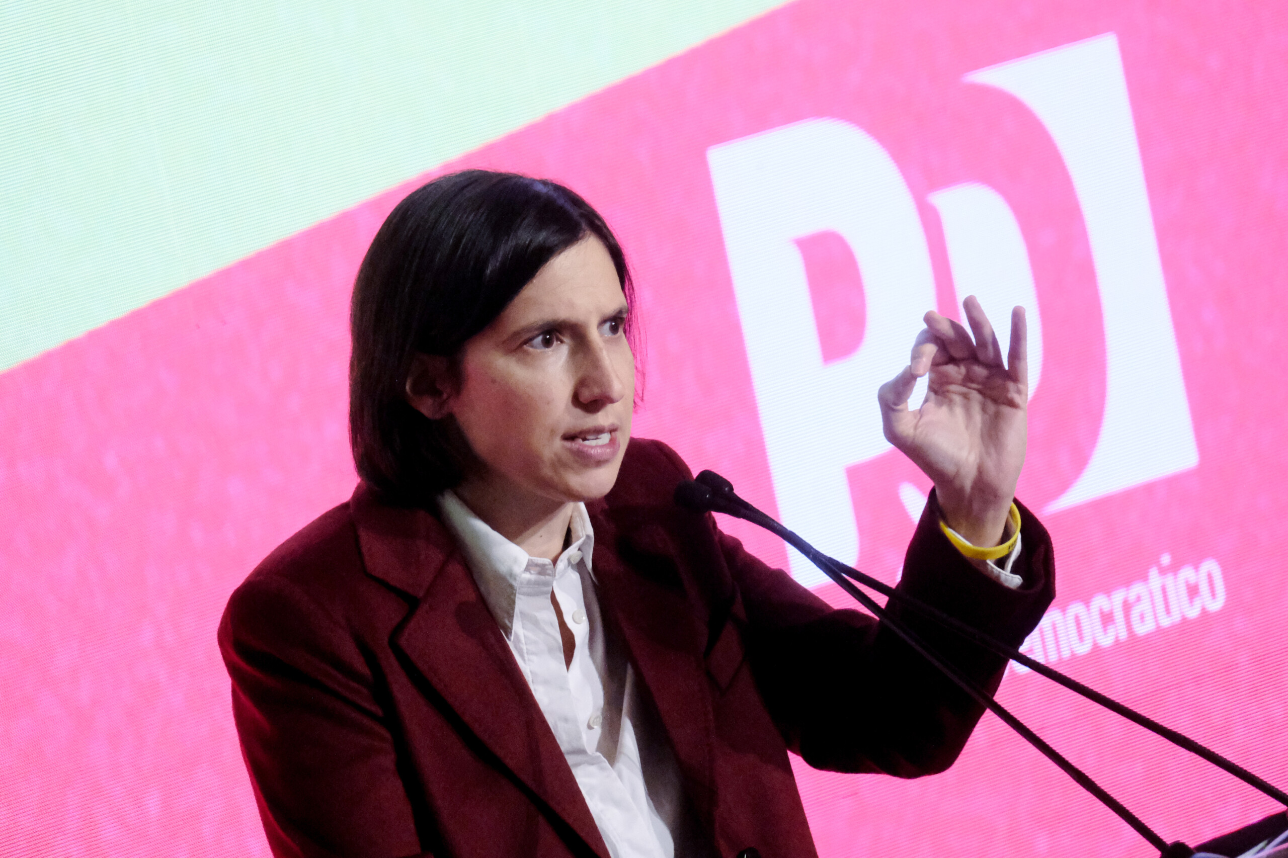 Schlein : « Au gouvernement uniquement en remportant les élections politiques avec une coalition progressiste » 1 schlein au gouvernement uniquement en remportant les elections politiques avec une coalition progressiste scaled