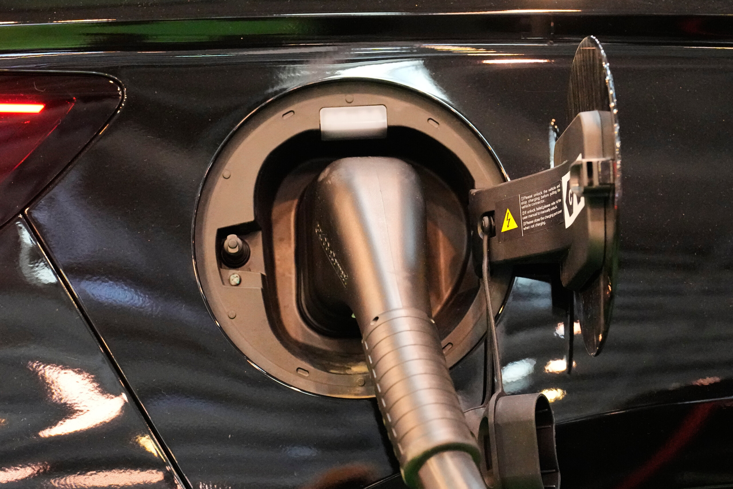 Automobile : l’UE revoit l’arrêt des moteurs thermiques en 2035, feu vert aux hybrides et aux biocarburants 1 automobile lue revoit larret des moteurs thermiques en 2035 feu vert aux hybrides et aux biocarburants scaled