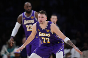 basket nba doncic mene les lakers avec un triple double okc continue sa progression