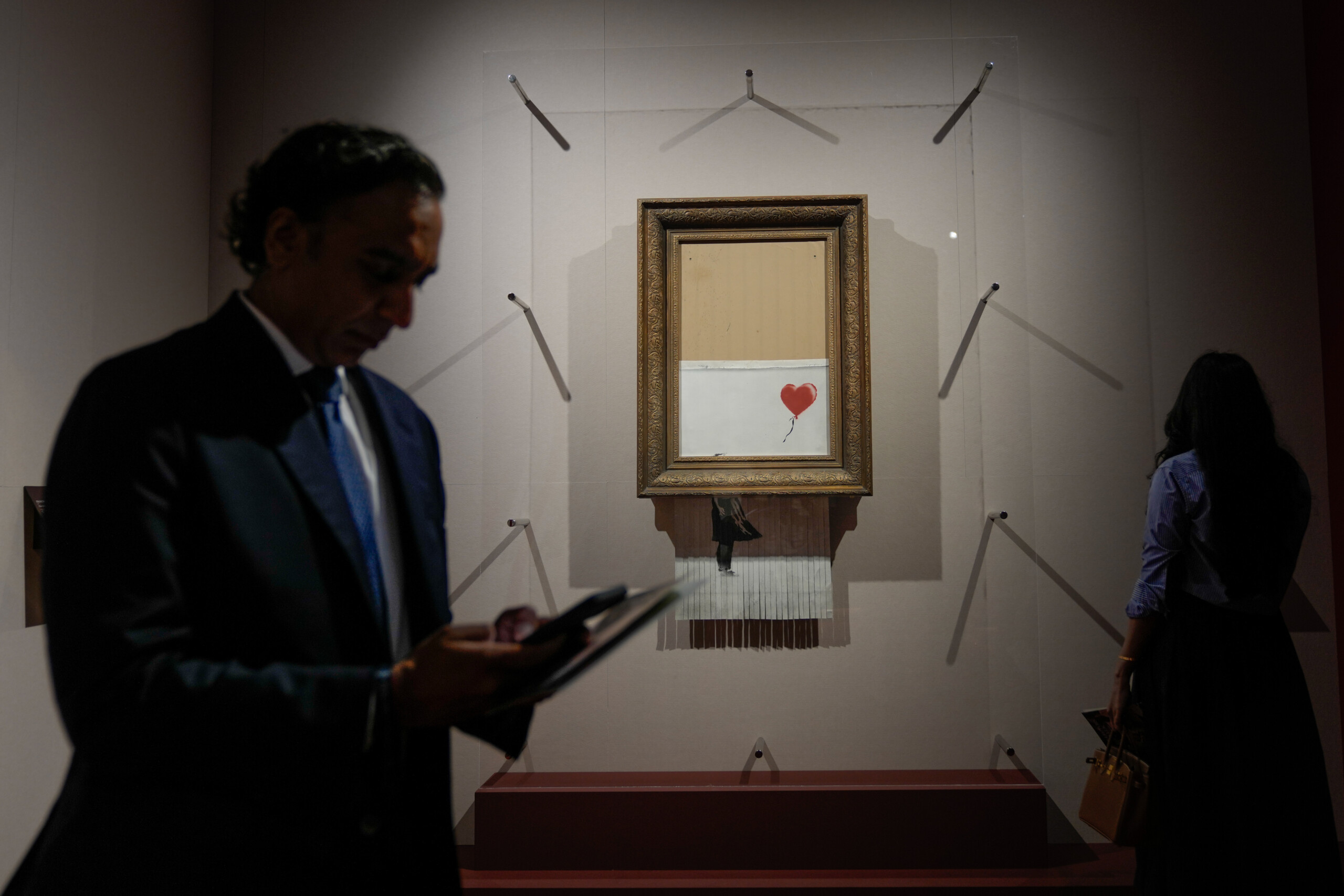 Banksy revendique une nouvelle fresque murale à Londres 1 banksy revendique une nouvelle fresque murale a londres scaled