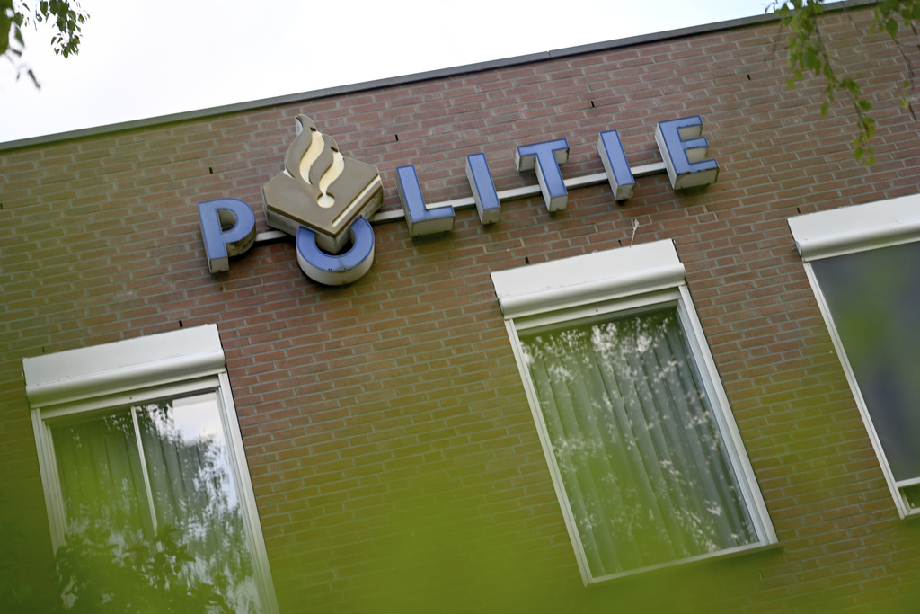 pays bas une voiture fonce dans la foule lors dun defile de noel plusieurs blesses