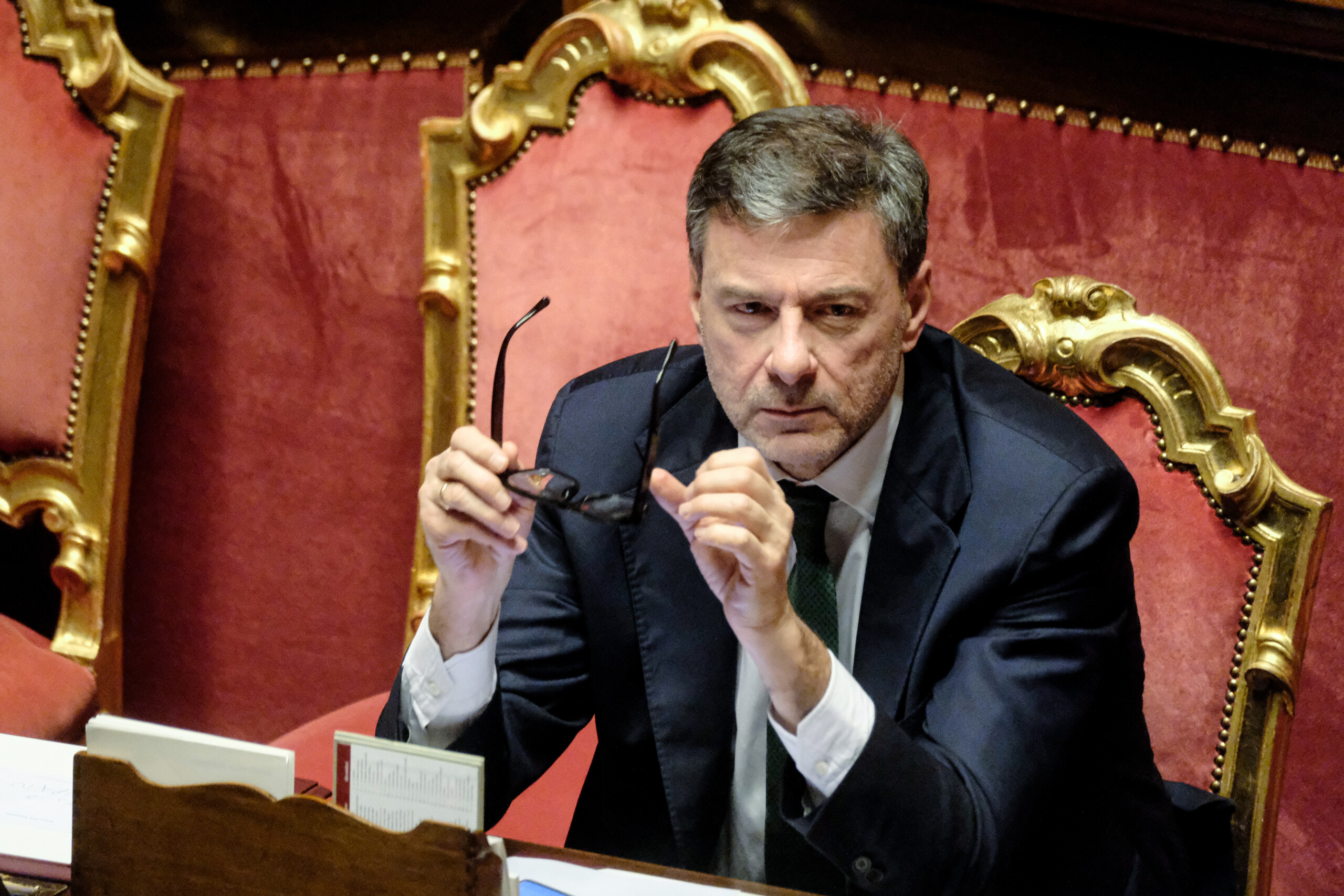 manoeuvre feu vert du senat a la confiance avec 113 voix pour scaled