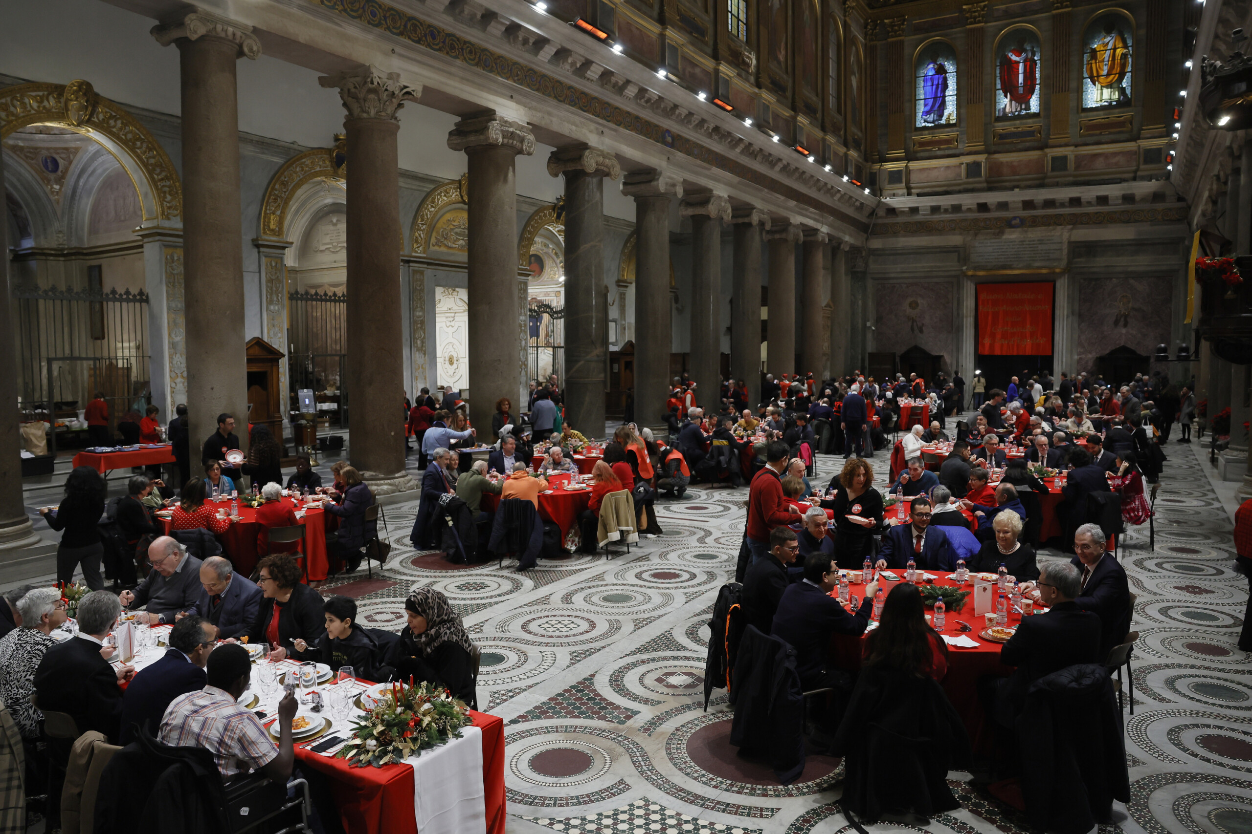 Noël : 80 000 personnes en Italie participent aux repas de Sant'Egidio 1 noel 80 000 personnes en italie participent aux repas de santegidio scaled