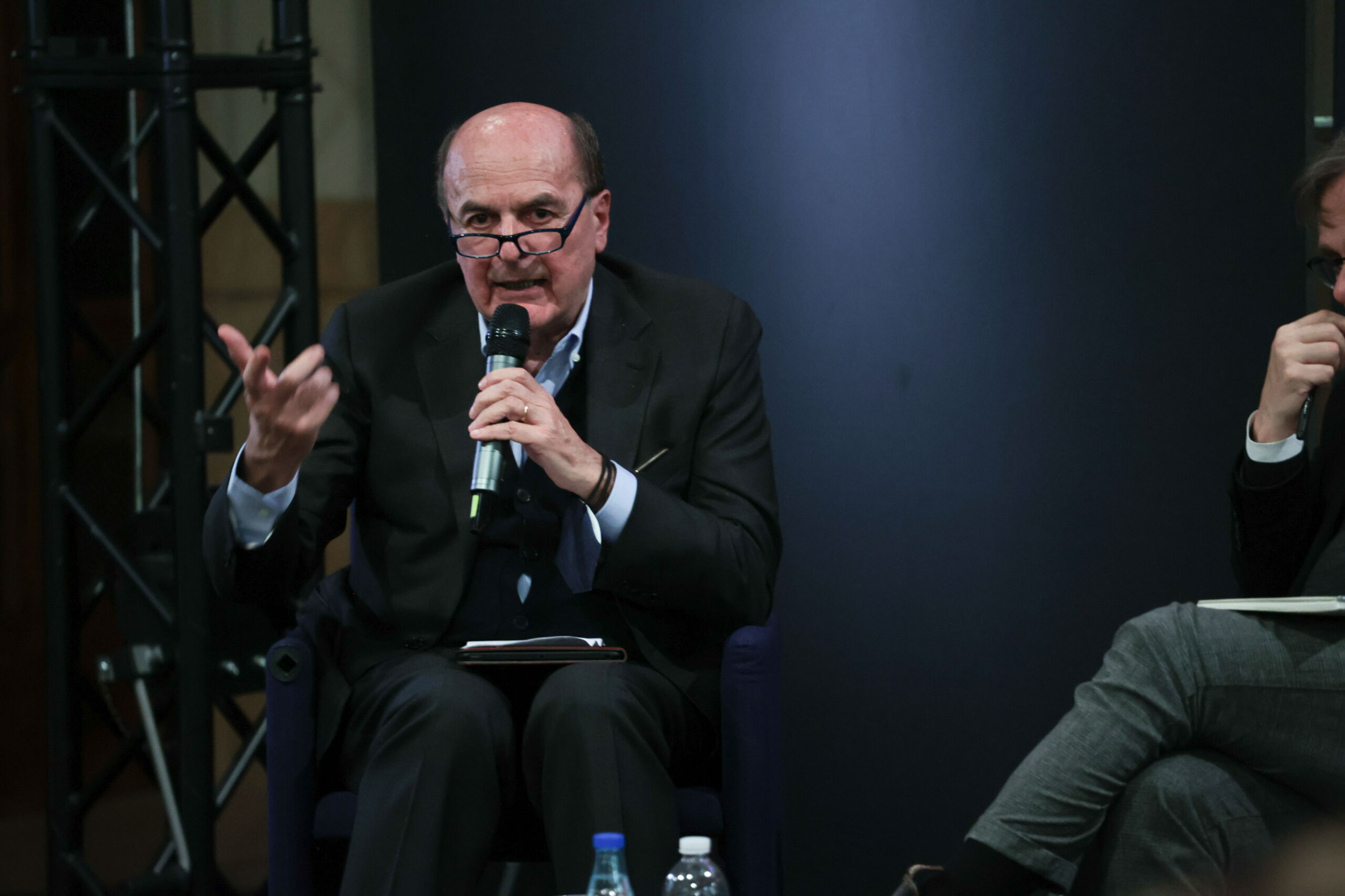 budget bersani cest une petite manoeuvre aucun signal sur la fiscalite le welfare et les droits scaled